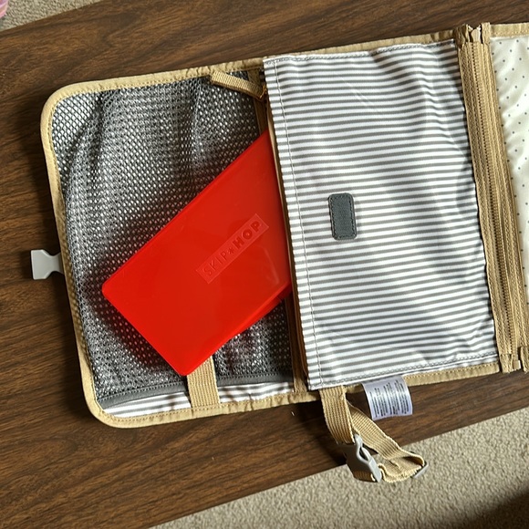 Skip Hop Portable Baby Changing Pad - Picture 4 of 6